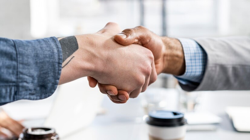 business-people-working-together_23-2148826970
